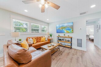 22 Waynel Cir SE, Unit SI ID1502064P in Fort Walton Beach, FL - Building Photo - Building Photo