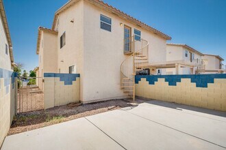 6107 Daisy Petal St in Las Vegas, NV - Building Photo - Building Photo