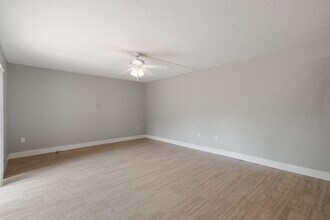 825 Center St in Jupiter, FL - Foto de edificio - Building Photo