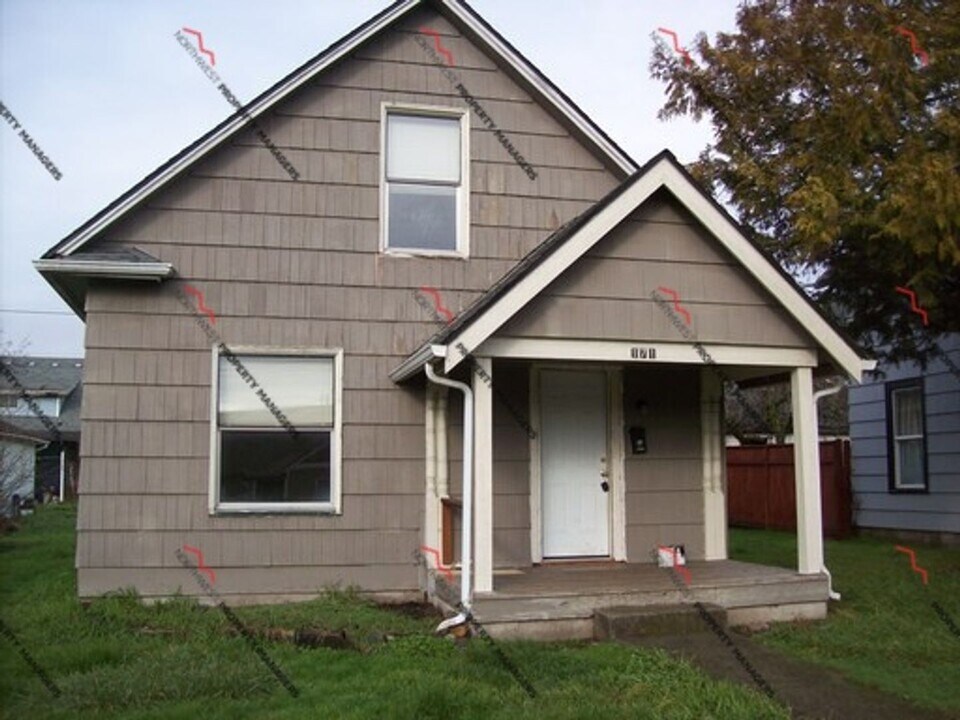 171 SW Lewis St in Chehalis, WA - Building Photo
