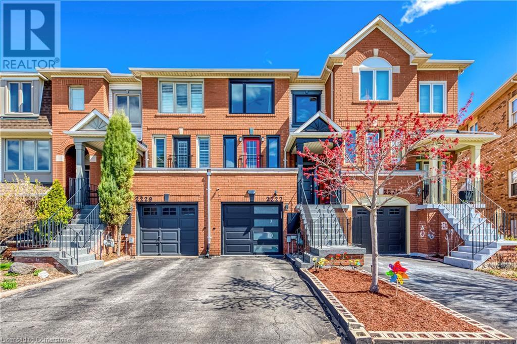 2227 Prescott Pl in Burlington, ON - Building Photo