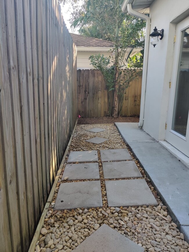 property at 3109 W Oakellar Ave