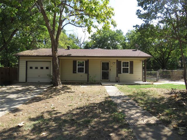 1121 Peak St in Denton, TX - Foto de edificio - Building Photo