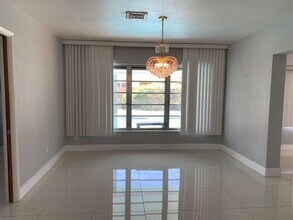 531 NW 38th St in Oakland Park, FL - Building Photo - Building Photo