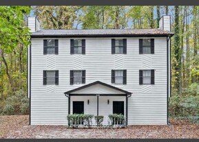 338 Bradley Woods Ct NW in Lilburn, GA - Building Photo