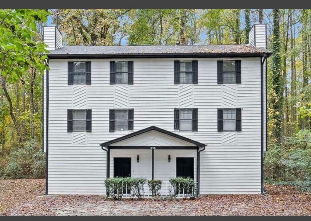 338 Bradley Woods Ct NW in Lilburn, GA - Building Photo