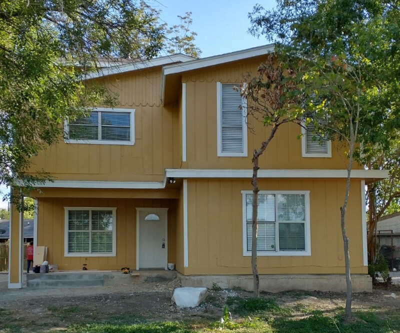 614 Barberry St in San Antonio, TX - Building Photo