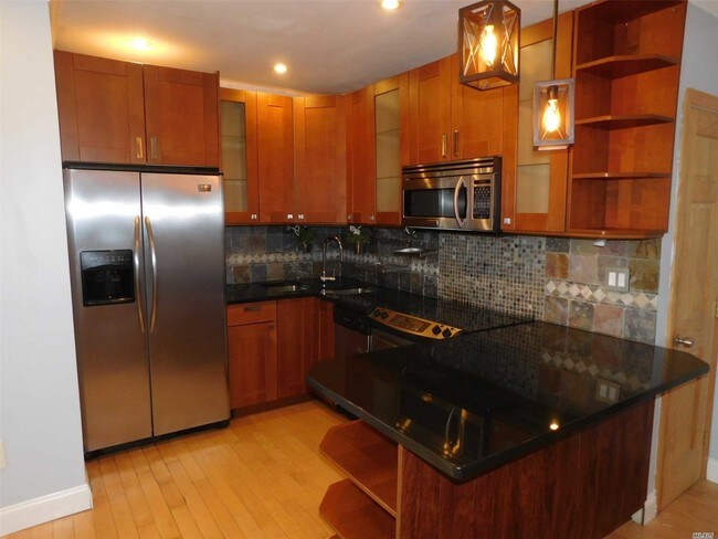 475 W Broadway-Unit -A2 in Long Beach, NY - Foto de edificio - Building Photo