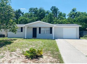 3743 Woodcock Dr, Unit House 1 in New Port Richey, FL - Building Photo