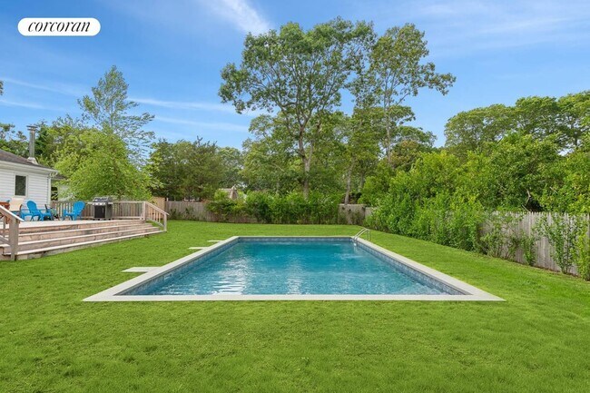 113 E Tiana Rd in Hampton Bays, NY - Building Photo - Building Photo