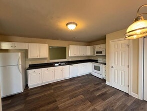 325 S Square Dr in Winterville, NC - Building Photo - Building Photo