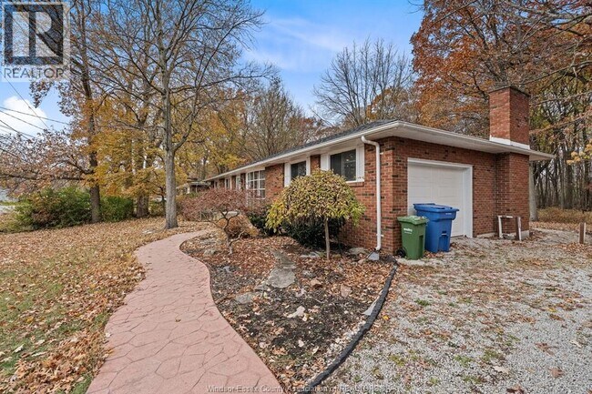 1325 Laurier Dr in Windsor, ON - Building Photo - Building Photo