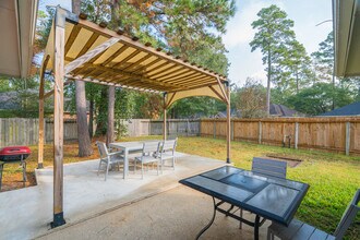 46 S Wynnoak Cir in Spring, TX - Foto de edificio - Building Photo