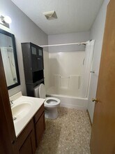 3725 SW Moundview Ct in Topeka, KS - Building Photo - Building Photo