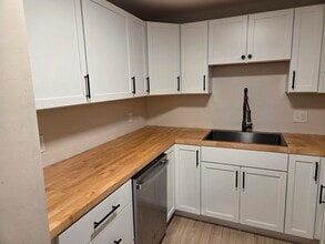 136 Mammoth Rd in Hooksett, NH - Building Photo - Building Photo