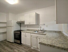 37 Lutheran St in Newburgh, NY - Building Photo - Building Photo