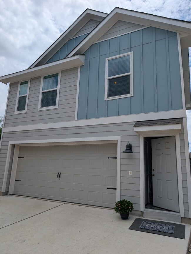 160 Rioja, Unit B in Kyle, TX - Foto de edificio - Building Photo