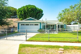 8644 Frankfort St in Fontana, CA - Building Photo - Building Photo