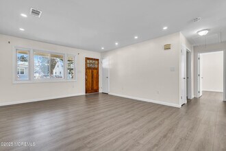 140 Main Bayway in Toms River, NJ - Building Photo - Building Photo