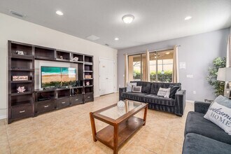 9042 Rhodes St in Kissimmee, FL - Building Photo - Building Photo