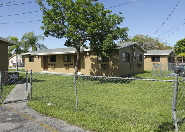 1206-1216 NW 12th St in Homestead, FL - Foto de edificio - Building Photo