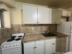 215 Paoakalani Ave in Honolulu, HI - Building Photo - Building Photo