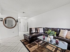 6161 SW 44th St in Davie, FL - Building Photo - Building Photo