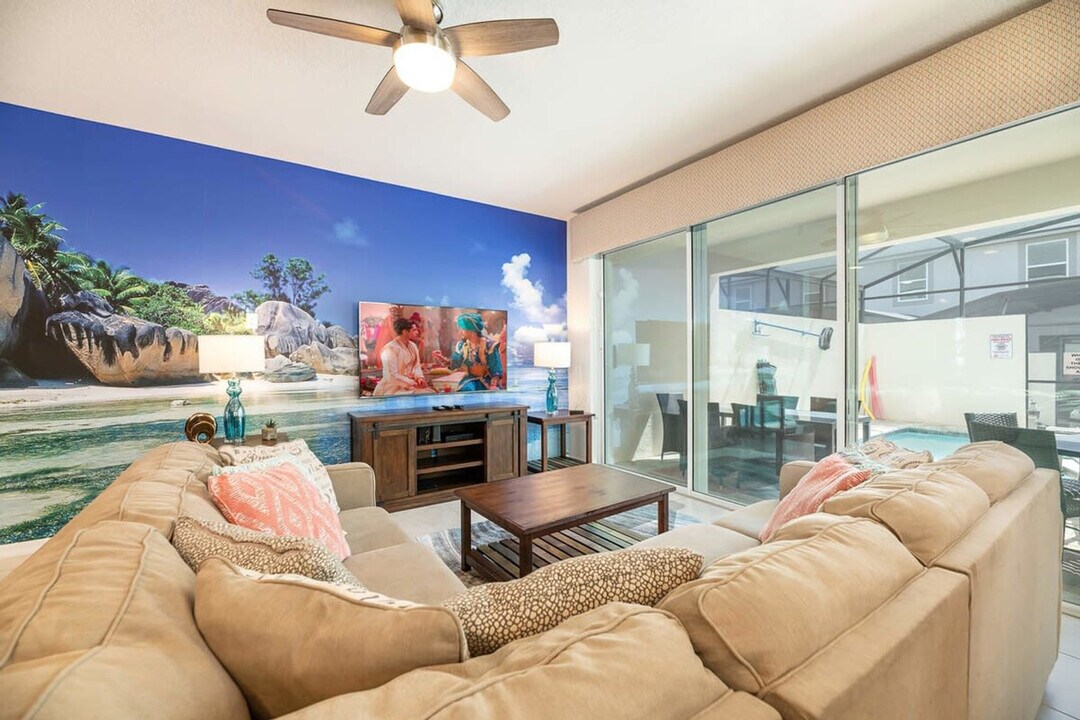 1602 Carey Palm Cir in Kissimmee, FL - Foto de edificio