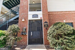 4852 Eisenhower Ave in Alexandria, VA - Building Photo