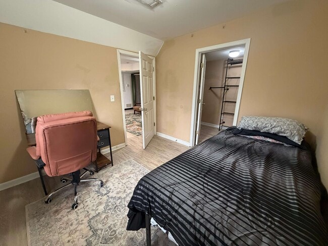 2986 Courtland Oaks Trl SW, Unit Furnished Basement Unit in Marietta, GA - Foto de edificio - Building Photo