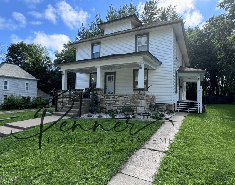 133 S Lincoln St in Liberty, MO - Building Photo