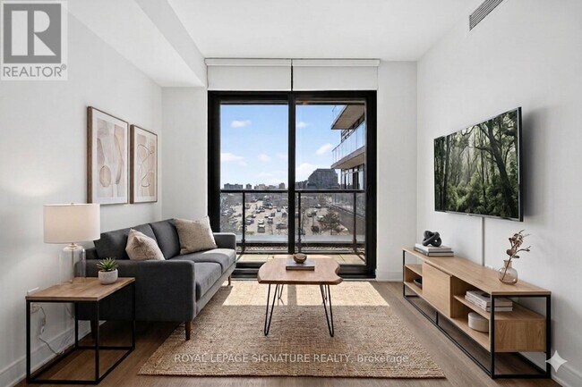 86 Dundas St E in Mississauga, ON - Building Photo - Building Photo