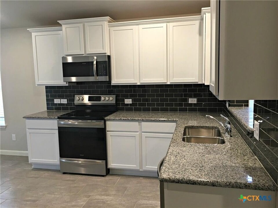 914 Pumpkin Rdg in New Braunfels, TX - Building Photo