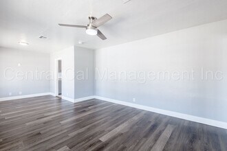 3815 Navajo Ave in Bakersfield, CA - Building Photo - Building Photo