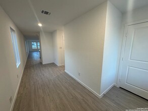 1003 Landon Rdg, Unit 1506 in San Antonio, TX - Building Photo - Building Photo