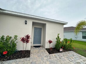 826 Friendship Cir in La Belle, FL - Building Photo - Building Photo