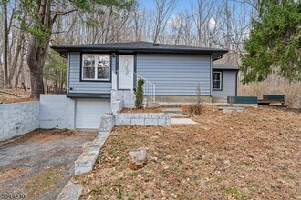 620 Hemlock Dr in Newton, NJ - Building Photo - Building Photo