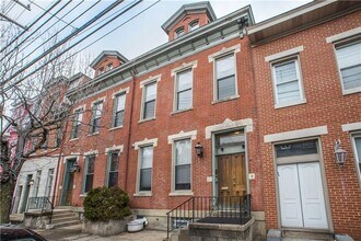 2215 Sarah St in Pittsburgh, PA - Building Photo - Building Photo