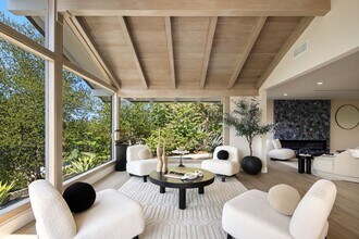 9425 Gierson Ave in Los Angeles, CA - Foto de edificio - Building Photo