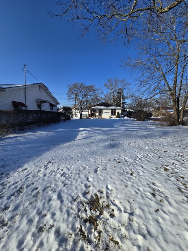 1512 N Walnut St in Dover, OH - Building Photo - Building Photo