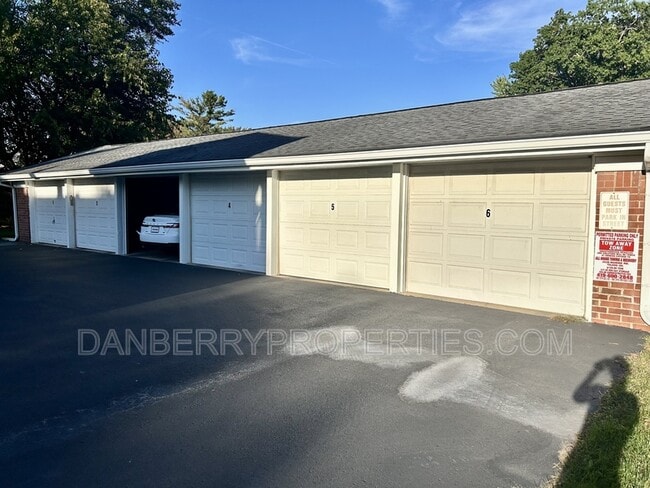4126 Newcastle Dr in Sylvania, OH - Building Photo - Building Photo