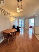 2 Rean Dr in Toronto, ON - Building Photo - Building Photo