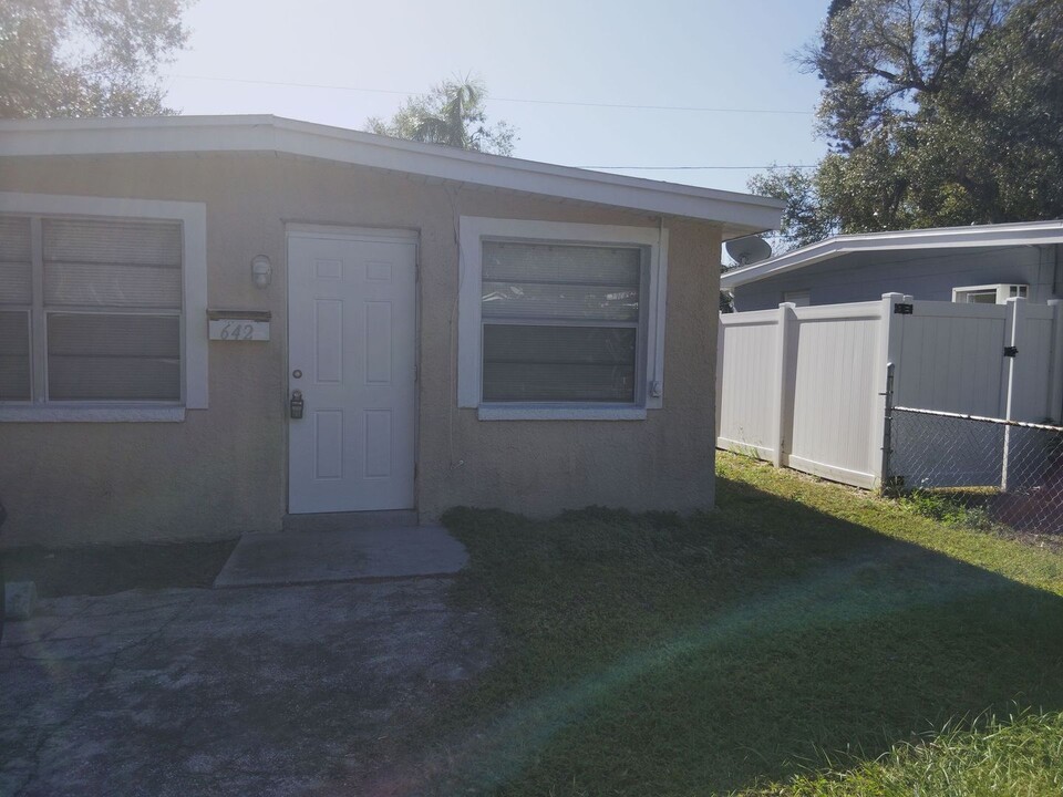 642 Newton Ave S in St. Petersburg, FL - Building Photo