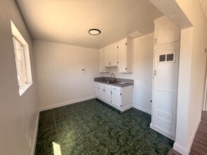 7800 S Hoover St in Los Angeles, CA - Building Photo - Building Photo