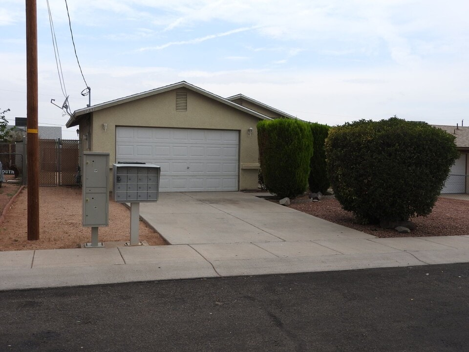 3243 N Lomalai St in Kingman, AZ - Building Photo