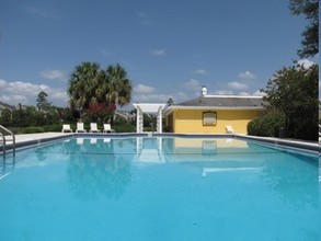 Water’s Edge Apartments in Jacksonville, FL - Foto de edificio - Building Photo