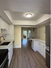 230 SW 9th St, Unit 2 in Dania Beach, FL - Foto de edificio - Building Photo