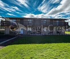 320 NE C St in College Place, WA - Building Photo