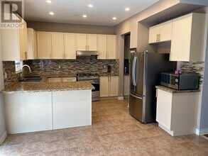 80 Laurentide Crescent in Brampton, ON - Building Photo - Building Photo