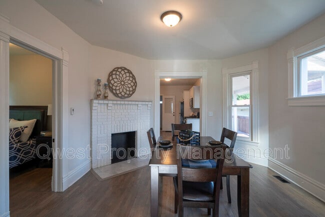 806 Emerald Ave NE in Grand Rapids, MI - Building Photo - Building Photo